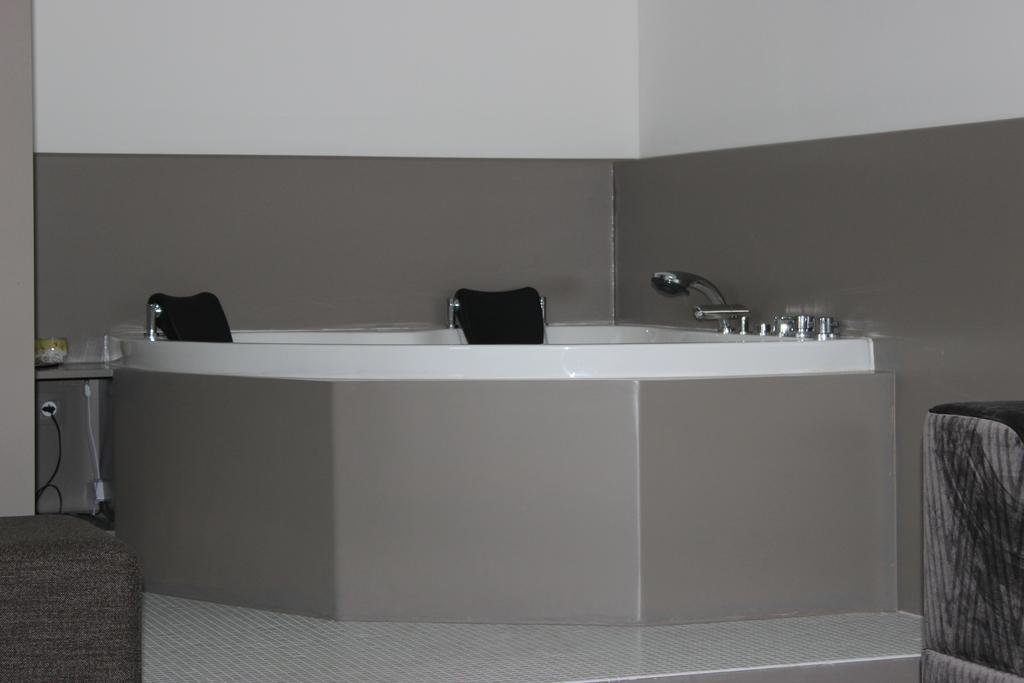 Den Bongaerd B&B And Wellness Tongeren Room photo